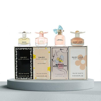 Marc Jacobs 4-piece Women's Miniatures Fragrances Set