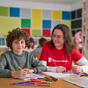 Dona 1200 punti a Save the Children per contrastare la povertà educativa 