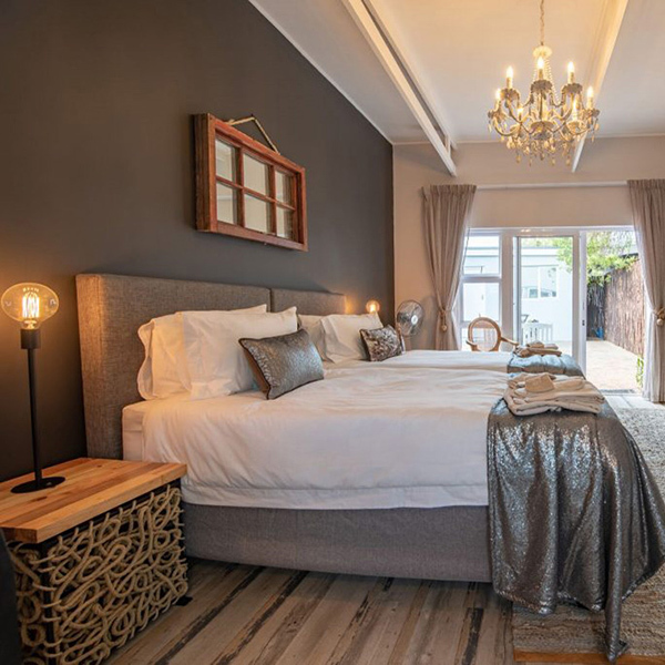 Western Cape : Seaside Getaway for Two, BloubergImage